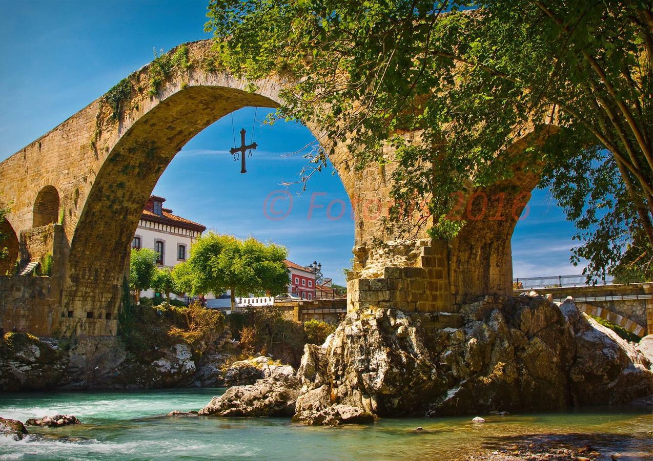 Fuente El Gueeyu Cangas de Onís Exterior foto
