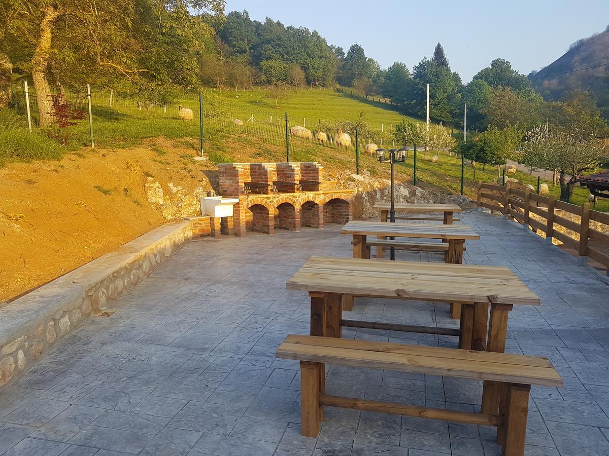 Fuente El Gueeyu Cangas de Onís Exterior foto